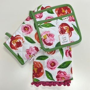 Simply Whimsical 3 piece kitchen set.